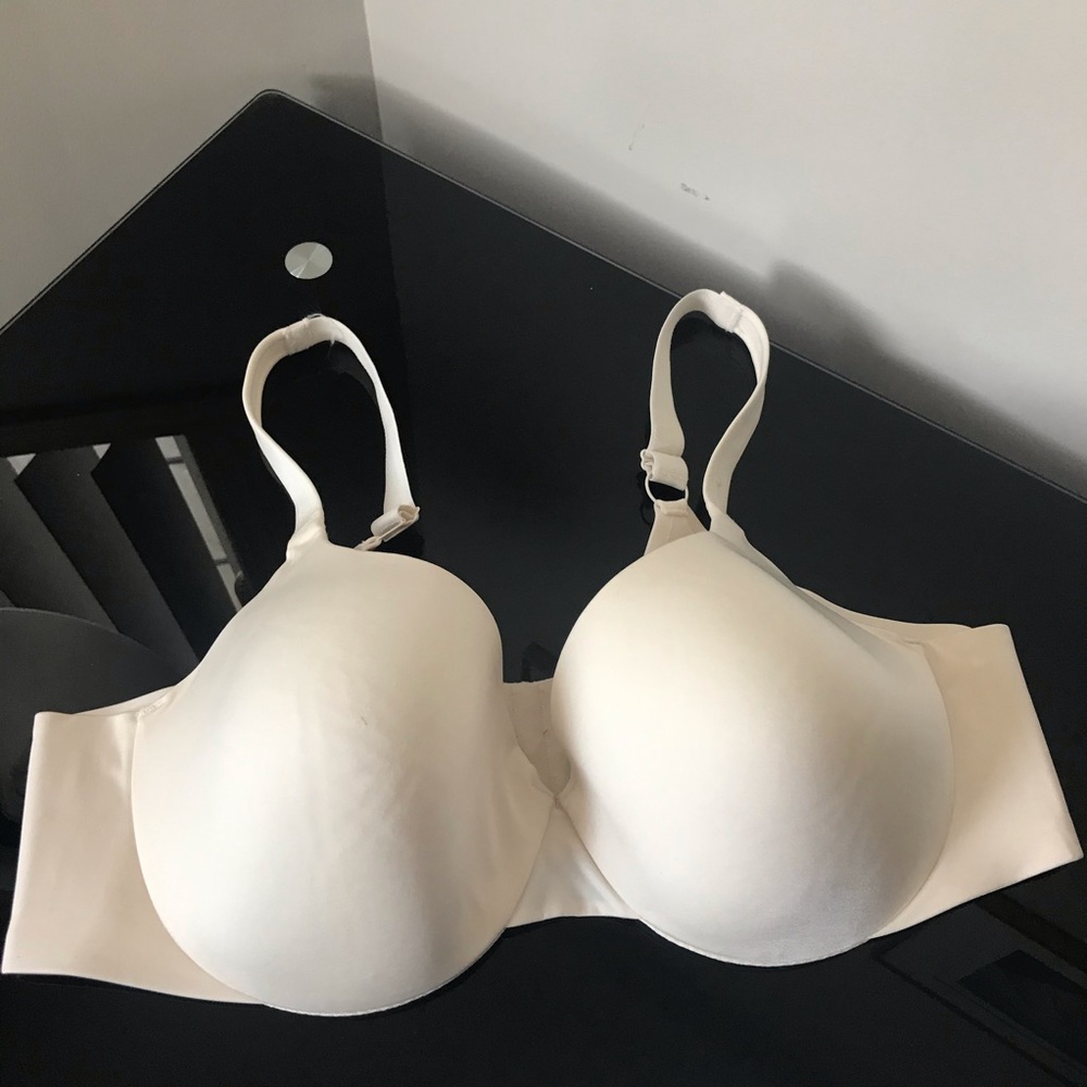 Ivory coloured Bra, Sz42C.                     B13